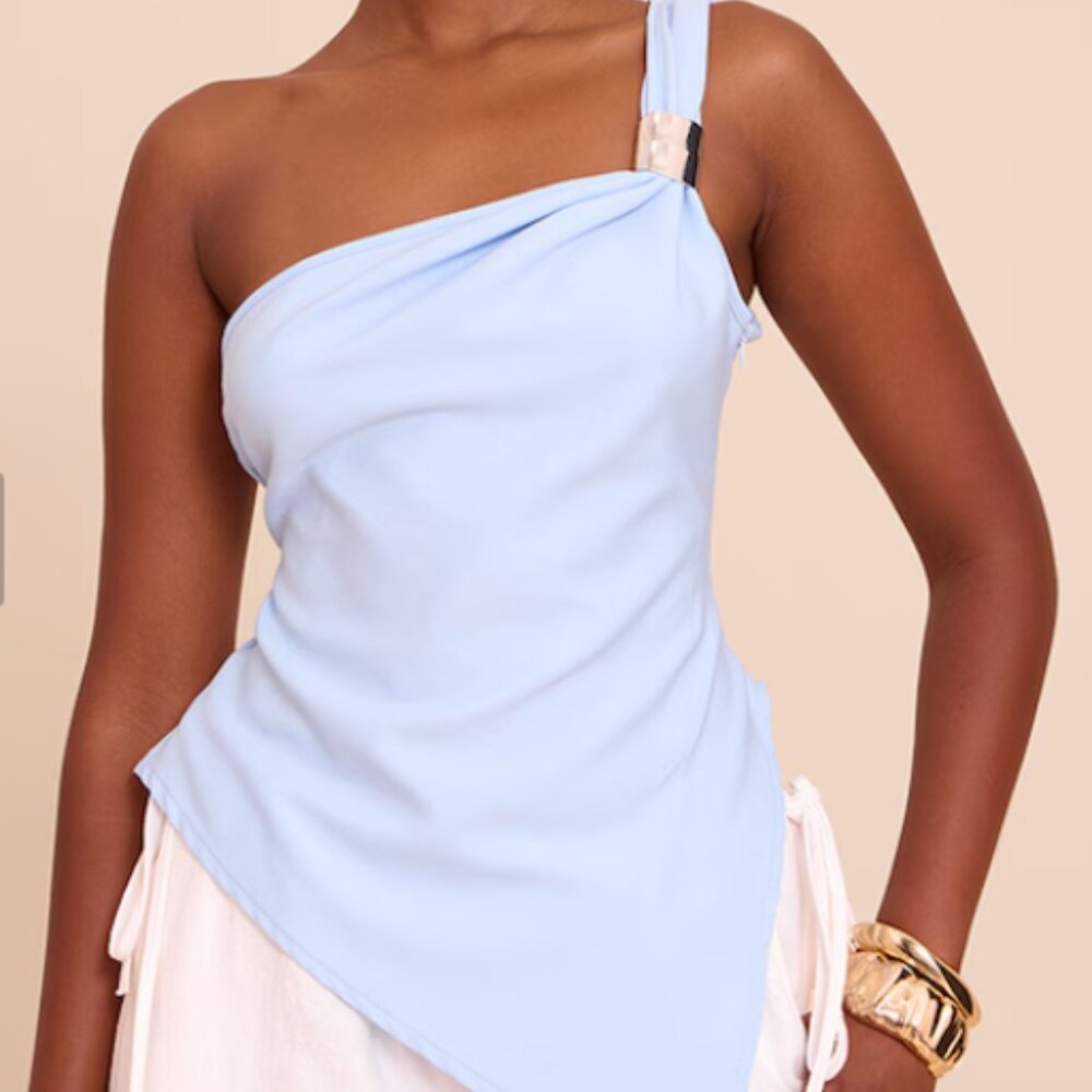 NWT Pretty Little Thing blue asymmetrical one shoulder top gold hardware, size 4